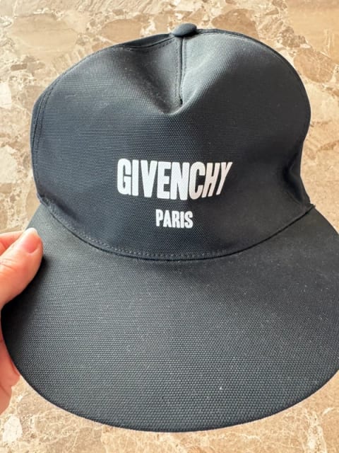 Givenchy ksiltivka