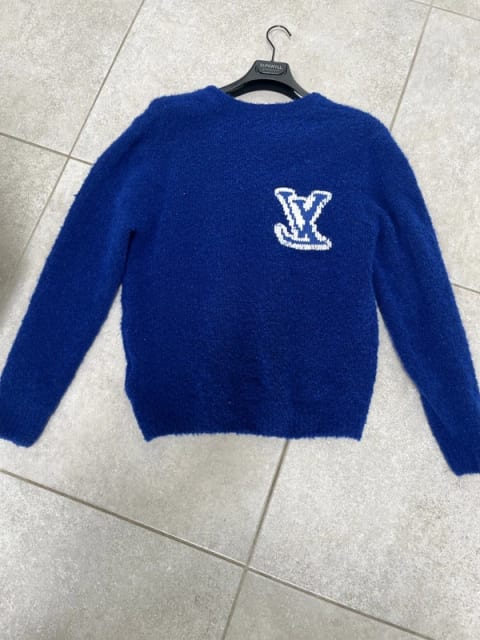 Lv sweater