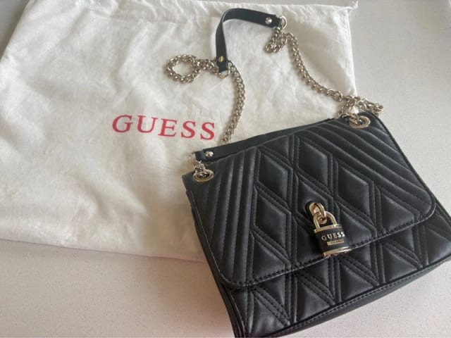 Uudenveroinen Guess Sally Convertible Xbody Flap -olkalaukku (Musta)