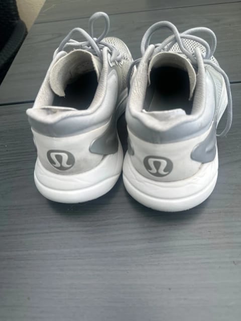 Lululemon skor i storlek 39och 1/3