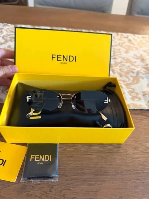Fendi FE4075US