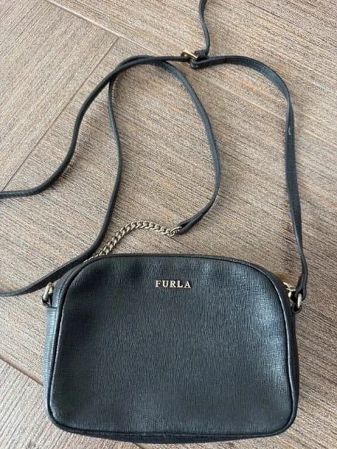 Furla mini crossbody kabelka – černá