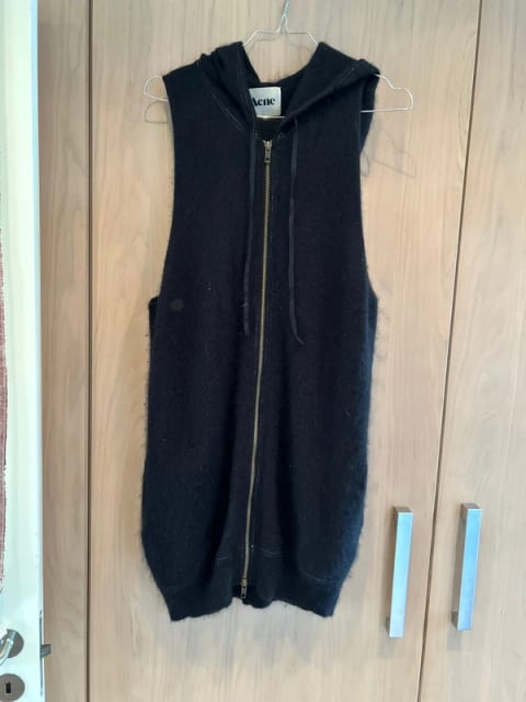 Acne vest