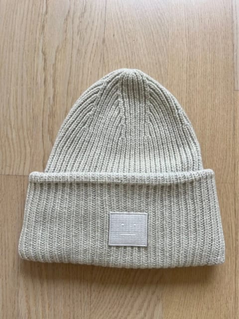Acne Pansy pipo