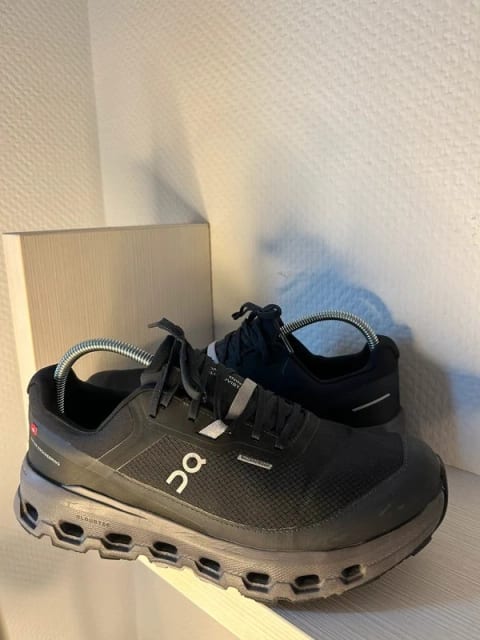 On Running Cloudvista Waterproof – czarne, rozmiar 42, bardzo dobry stan