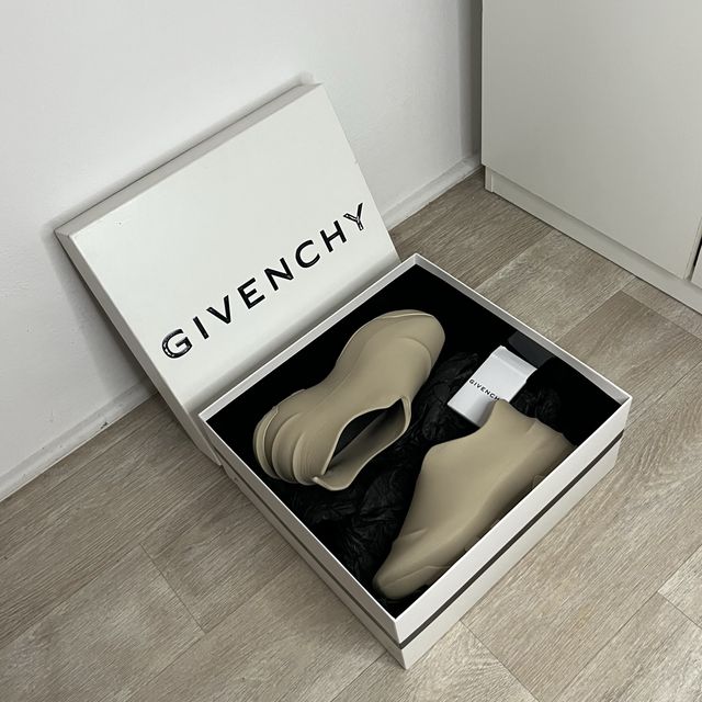 Кросівки Givenchy Monumental Mallow 42
