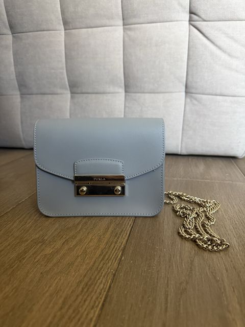 Сумка Furla — невелика жіноча сумка ніжно-блакитного кольору