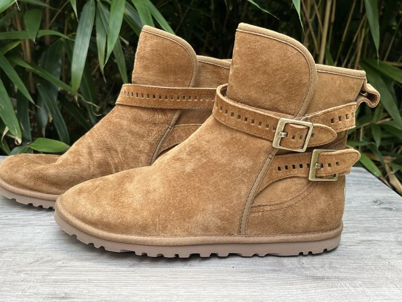 Замшеві черевики UGG