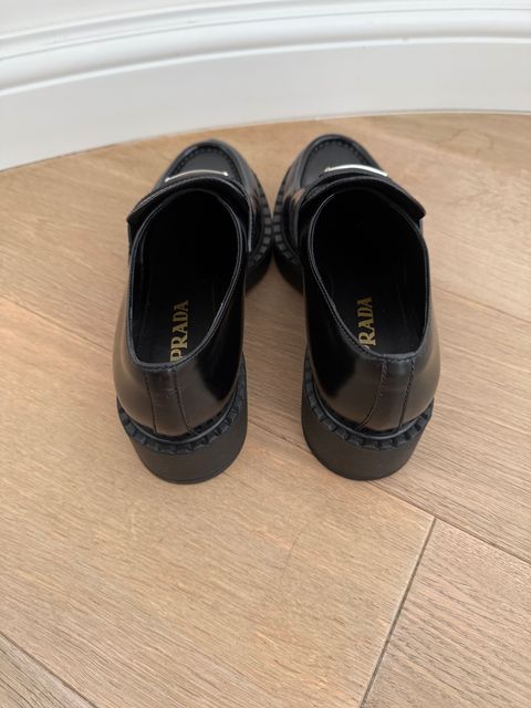 Жіночі туфлі Prada — zdjęcie 3