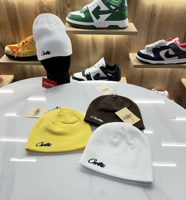 Шапка Corteiz Allstarz Skully White / Yellow / Brown