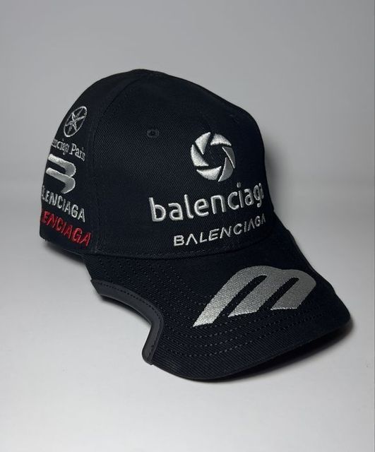 Кепка B balenciaga